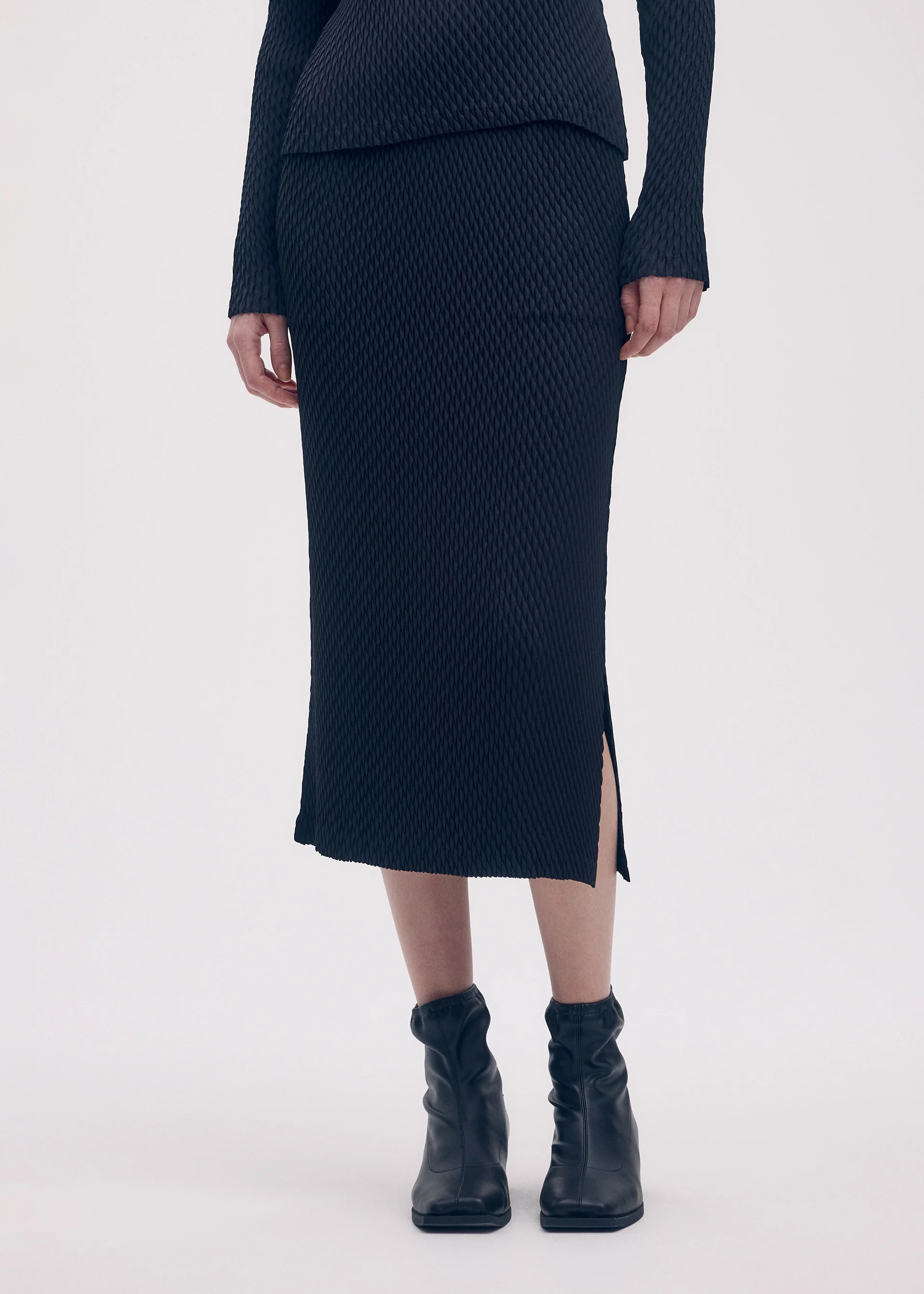 SLEEK PLEATS - Image 8