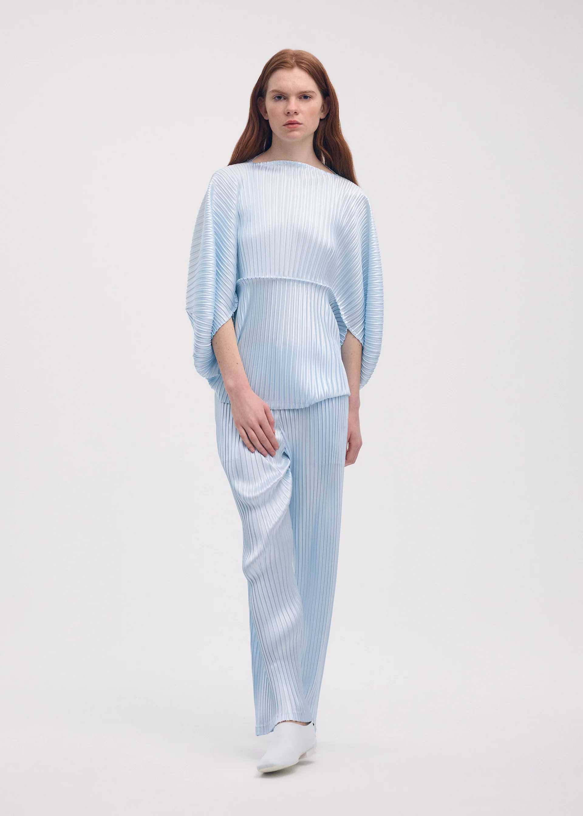 GLOSSED METAL PLEATS - Image 6