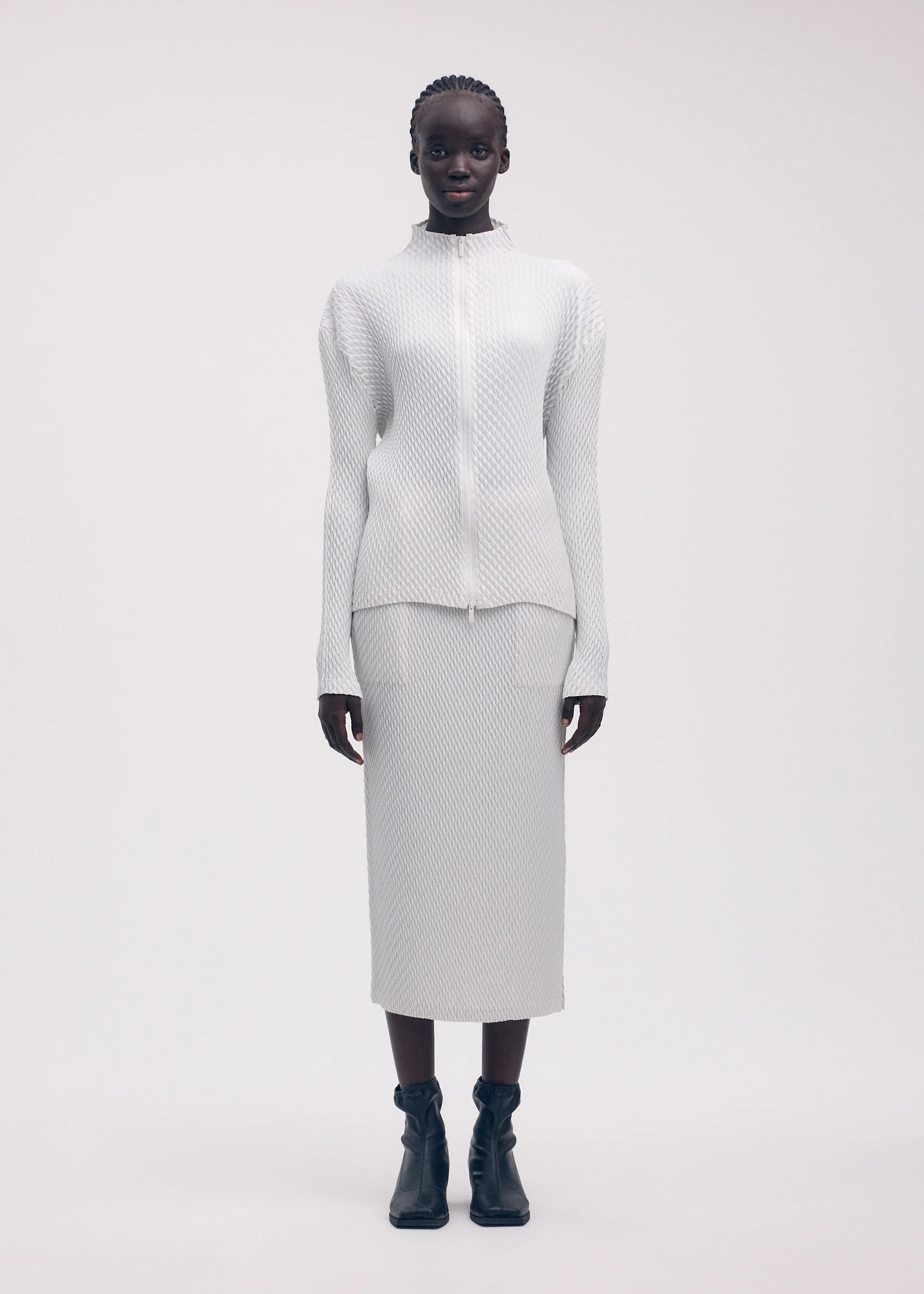 SLEEK PLEATS - Image 5