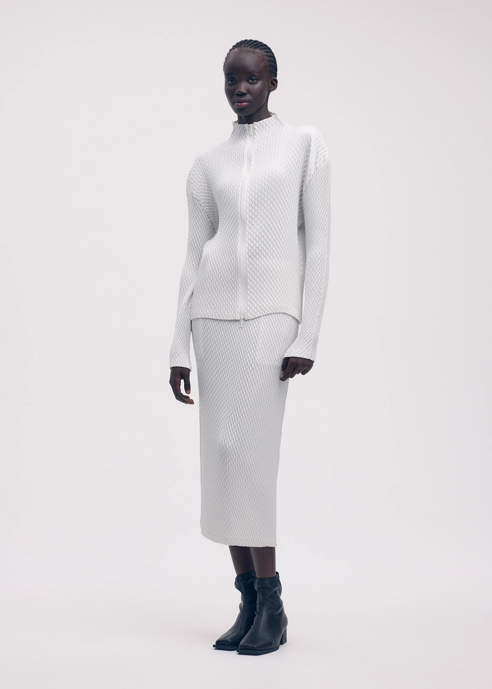 SLEEK PLEATS - Image 6