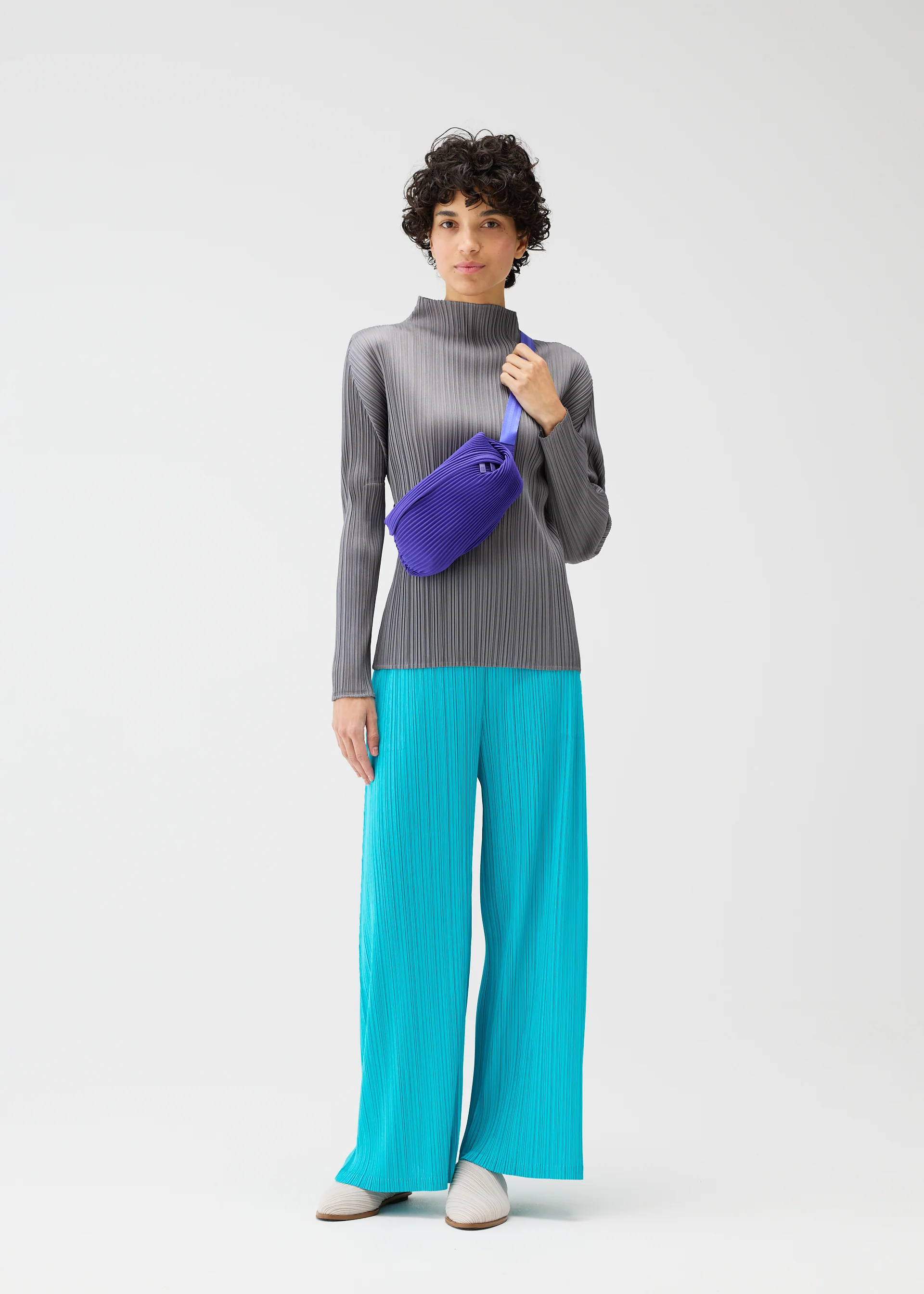 BIAS PLEATS WAIST BAG - Image 6